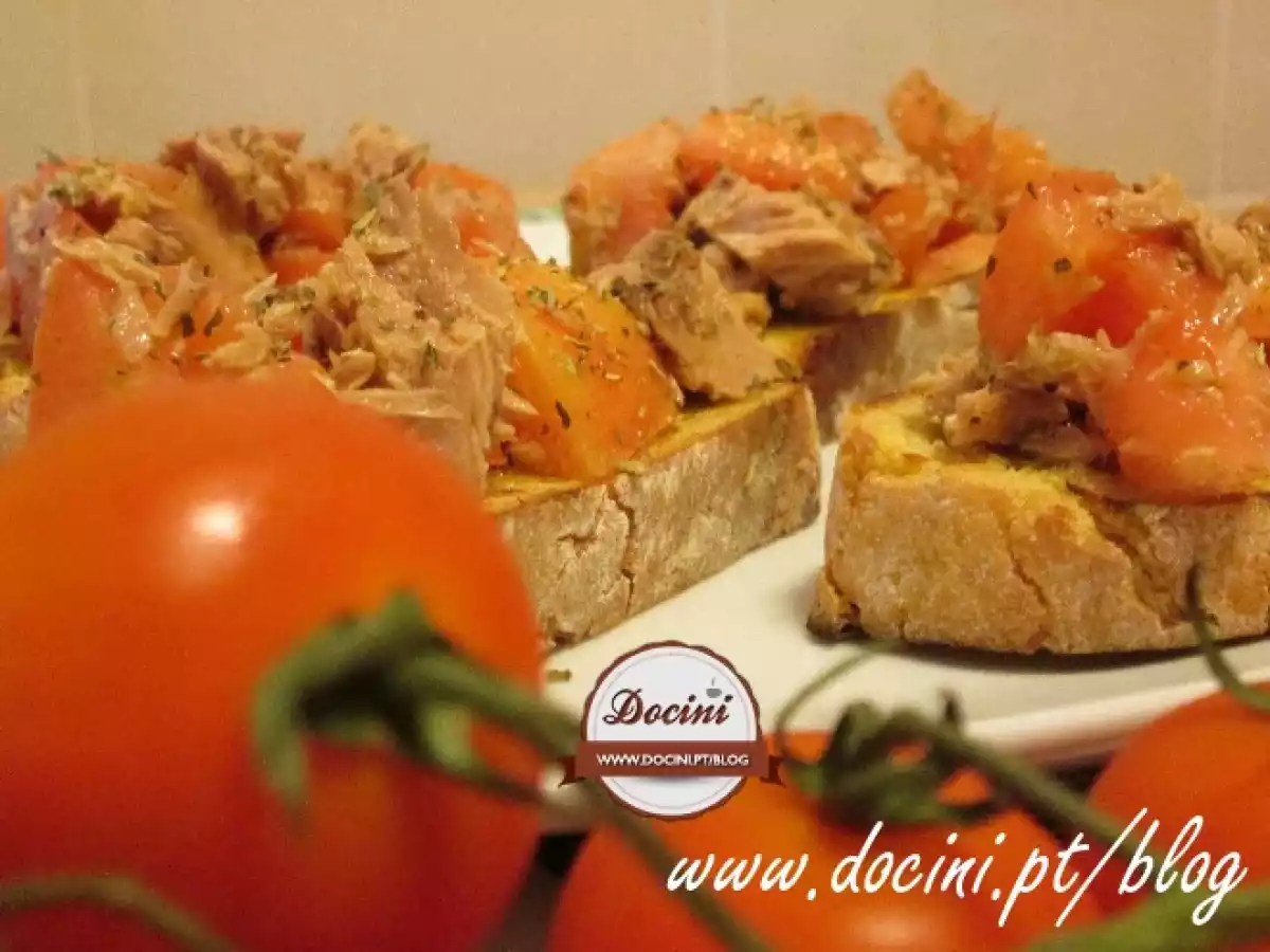 Tiborna de Salada de Tomate e Atum
