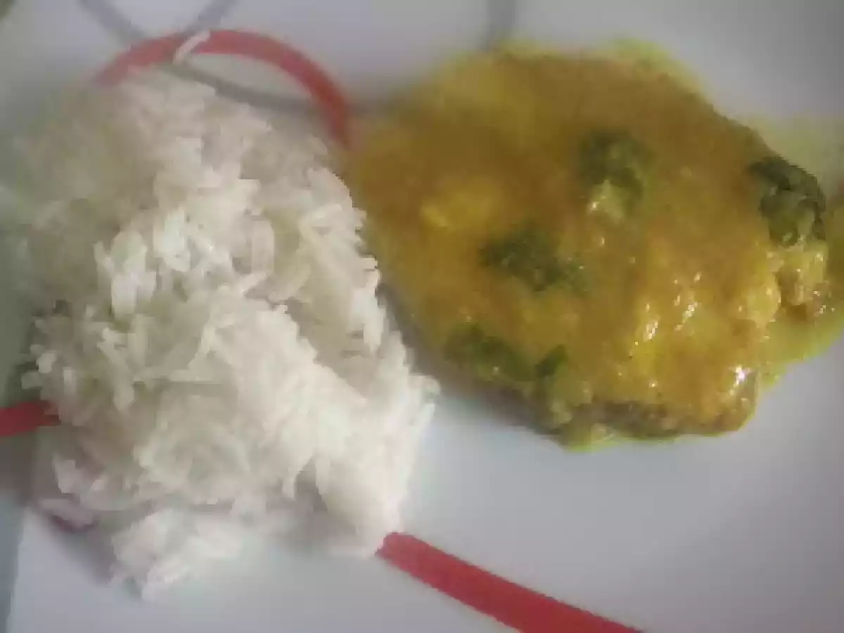Tintureira com açafrão e leite de coco