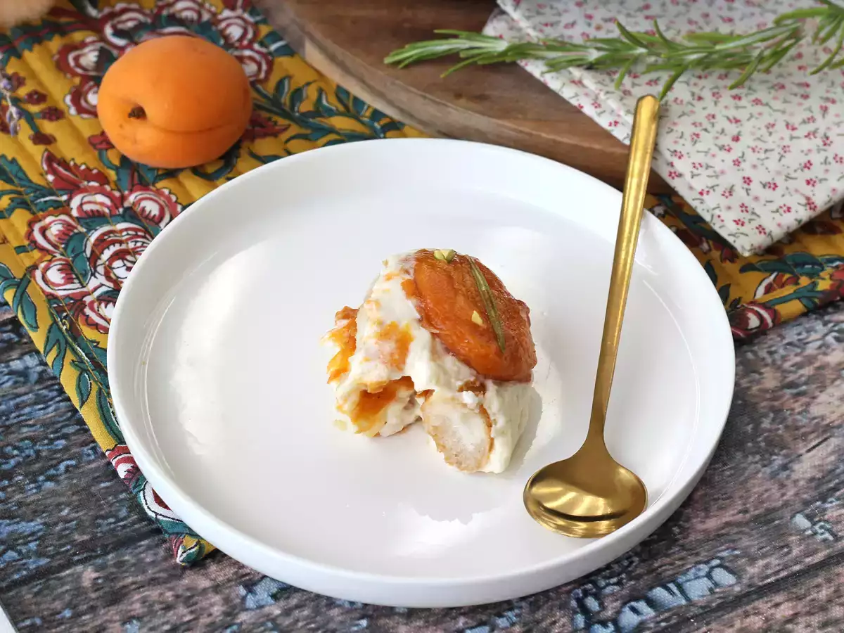 Tiramisù com damascos assados, mascarpone e pistache - foto 3