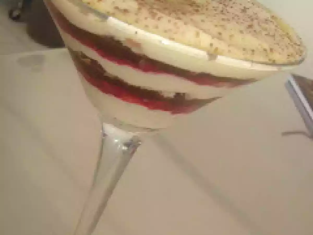 Tiramisú de Chocolate com Frutas Vermelhas