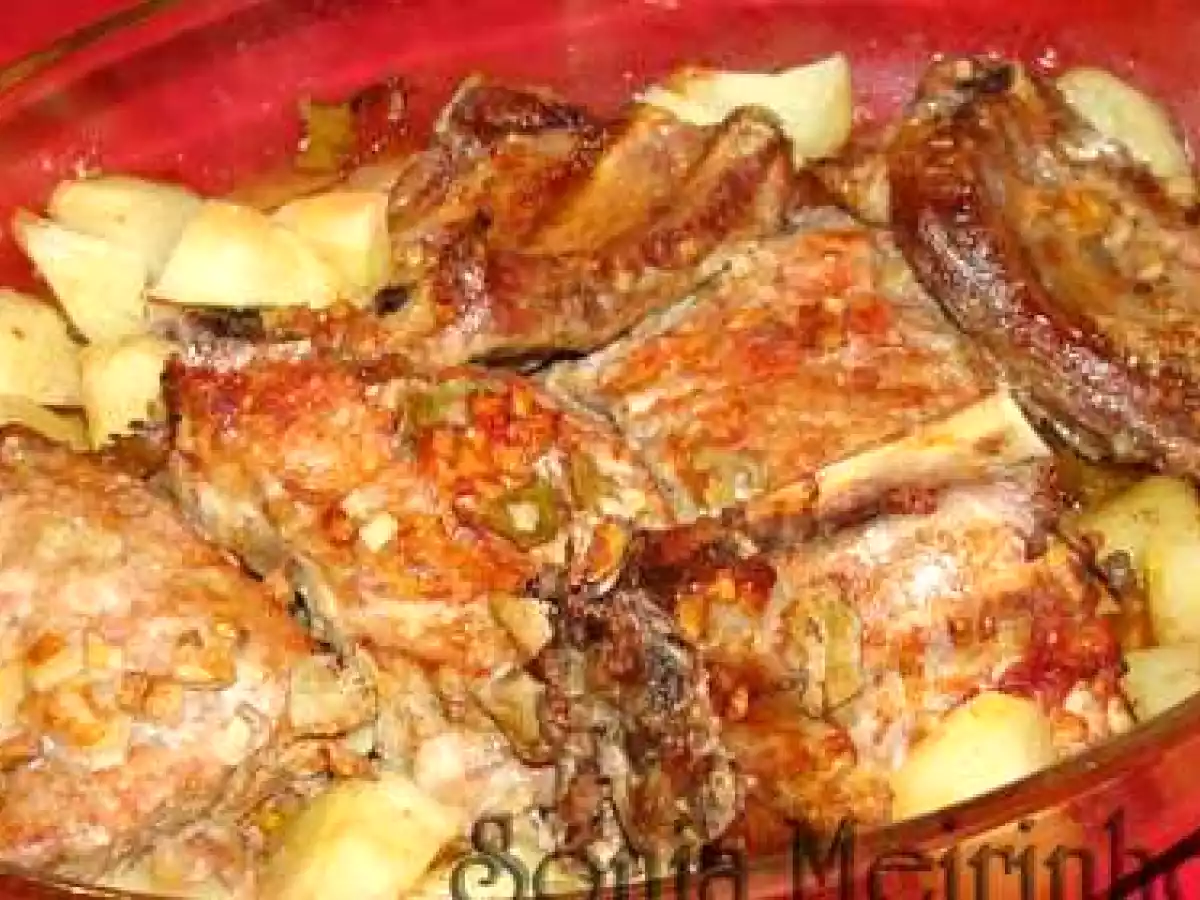 Tiras de Entrecosto assadas no forno com batatas