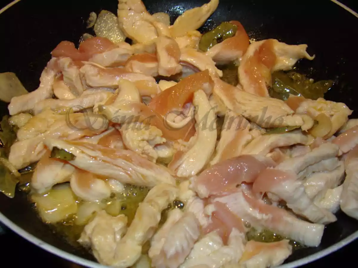 Tiras de Frango e Perú com Natas de Soja e Cogumelos - foto 3