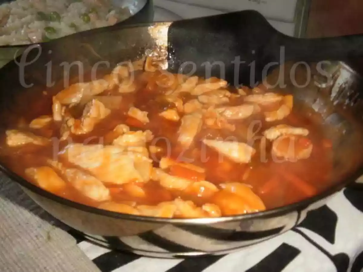 Tiras de frango em molho agridoce com arroz de ervilhas e fiambre de peru - foto 4