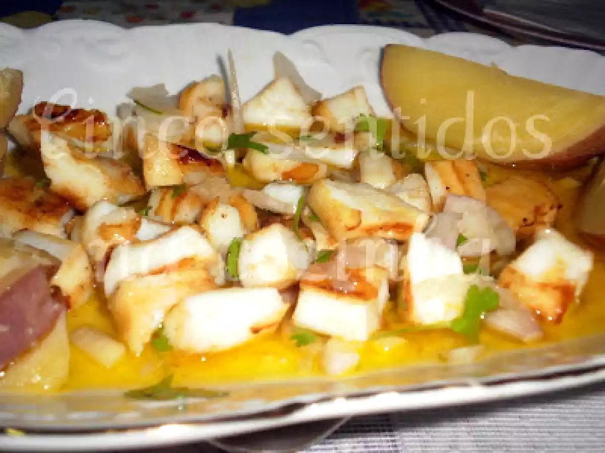 Tiras de pota grelhada aromatizada com coentros