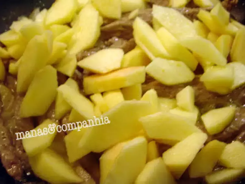 Tirinhas de bife com maçã e molho de soja (isa) - foto 4