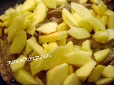 Tirinhas de bife com maçã e molho de soja (isa) - foto 4
