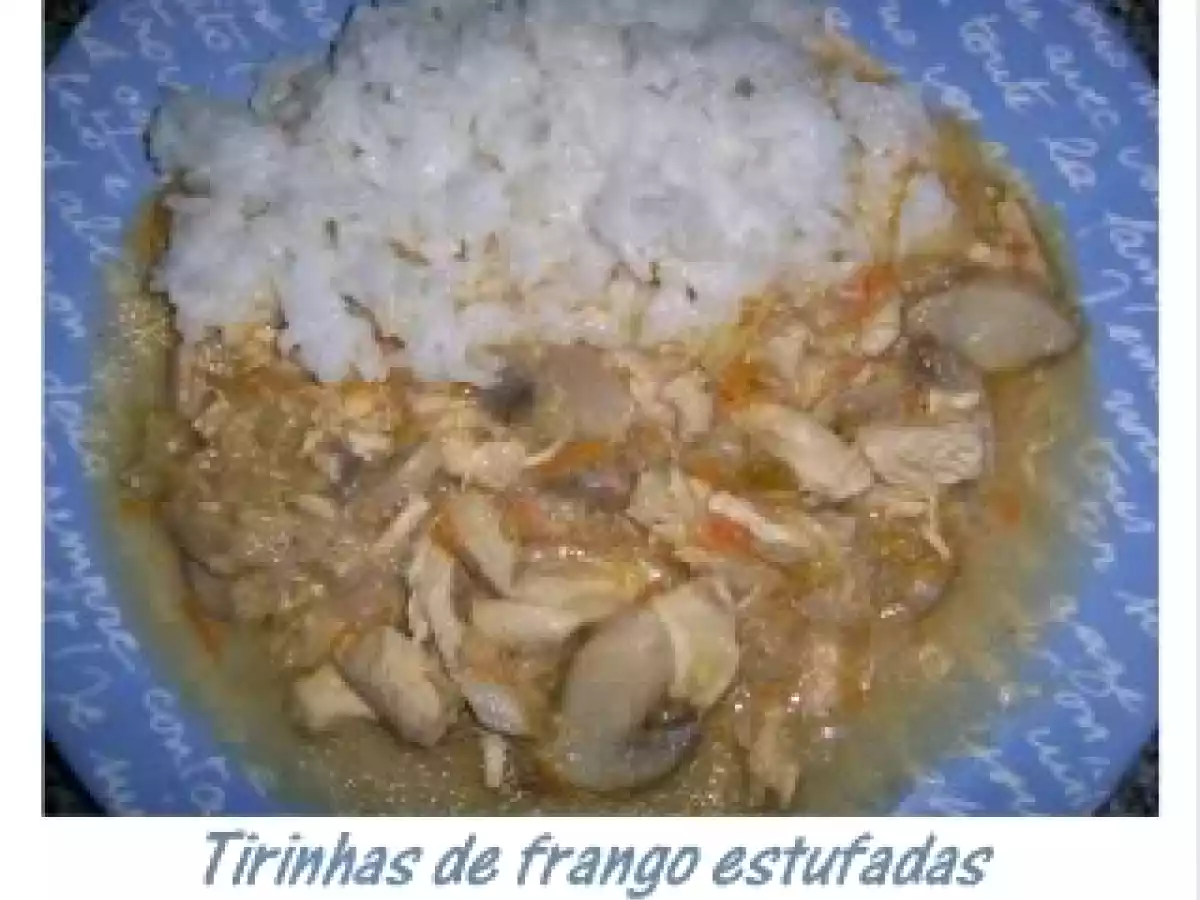 Tirinhas de frango estufadas em legumes