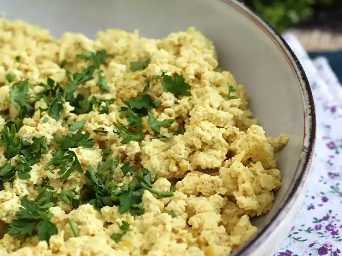 Tofu mexido para substituir os ovos mexidos. - foto 2
