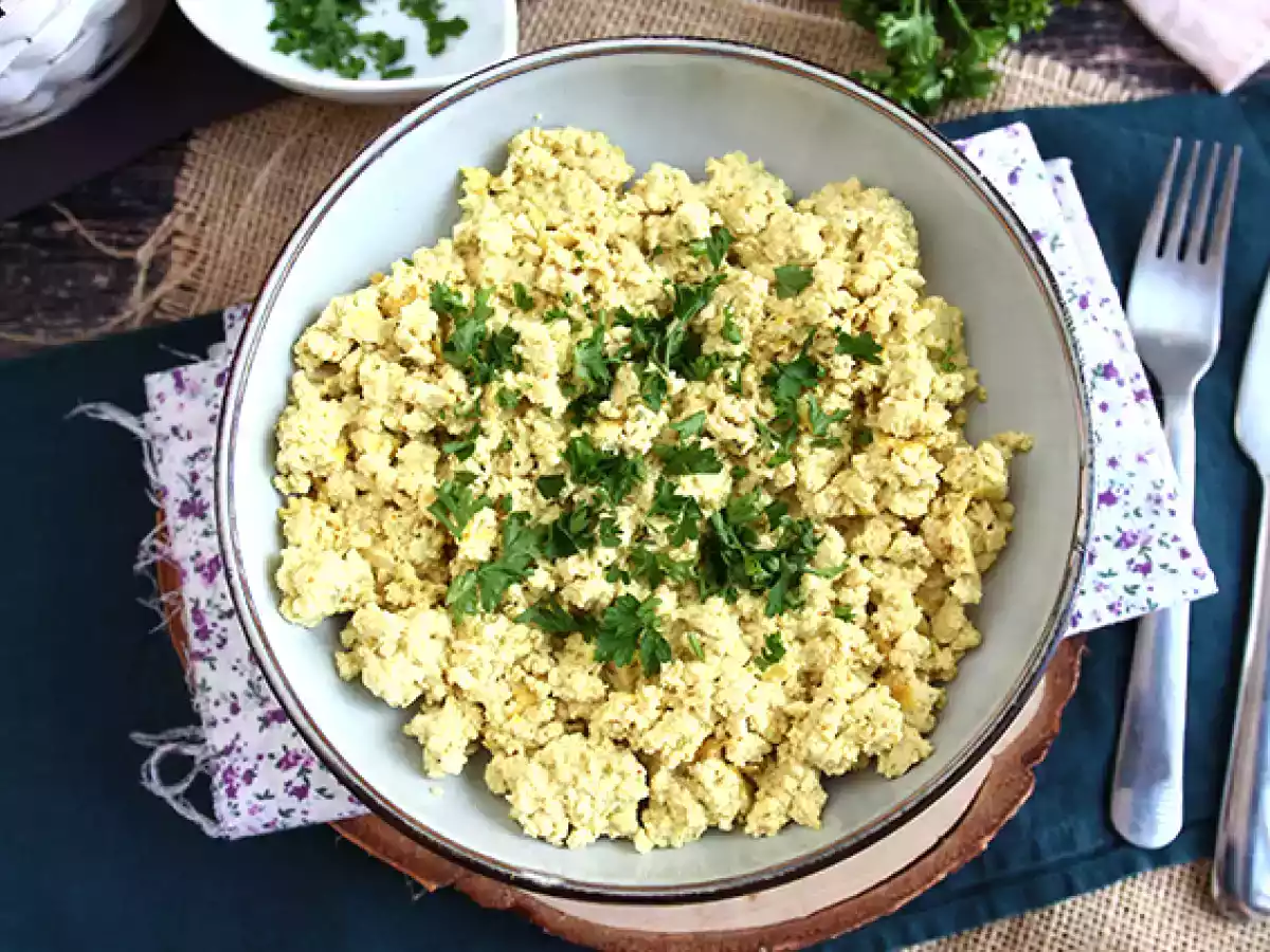 Tofu mexido para substituir os ovos mexidos. - foto 4