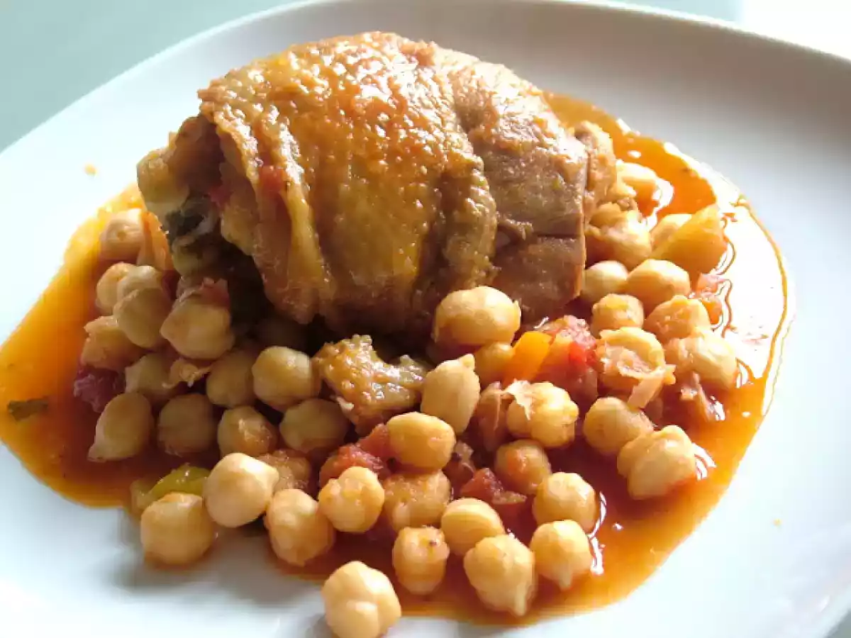 Tomatada de Frango do campo com Grão e Manjericão