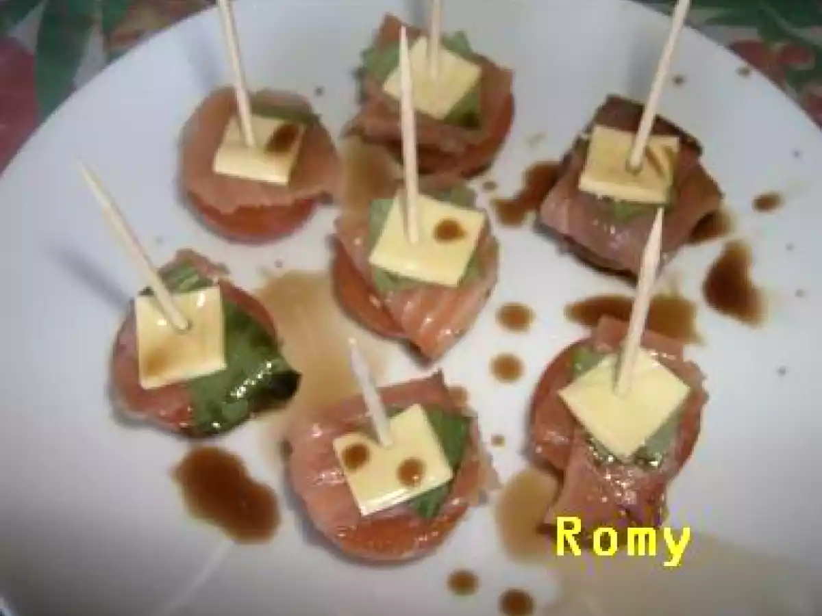 Tomate cereja com salmão fumado
