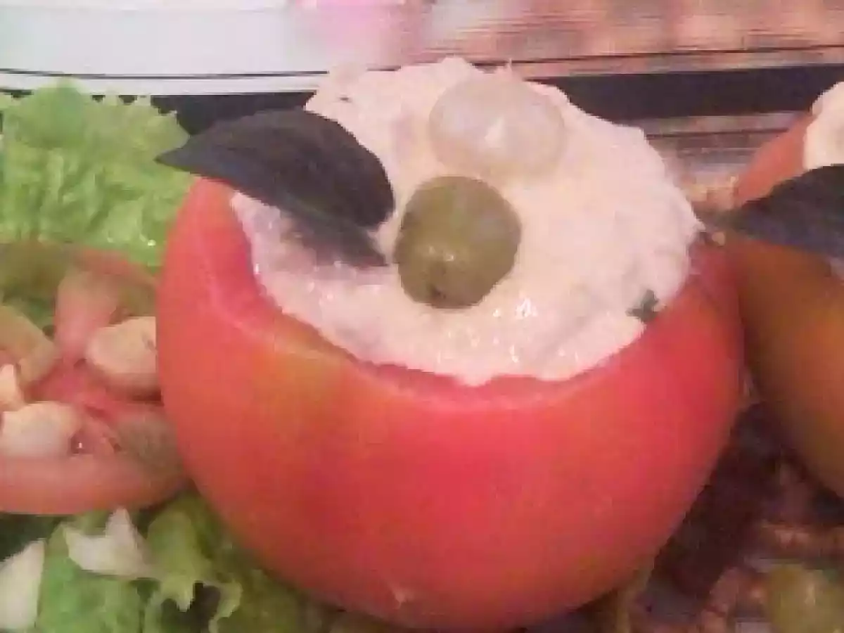 Tomates Recheados com Pasta de Atum