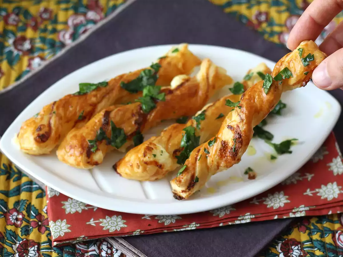 Torcidos de queijo de massa folhada na Air Fryer - foto 3