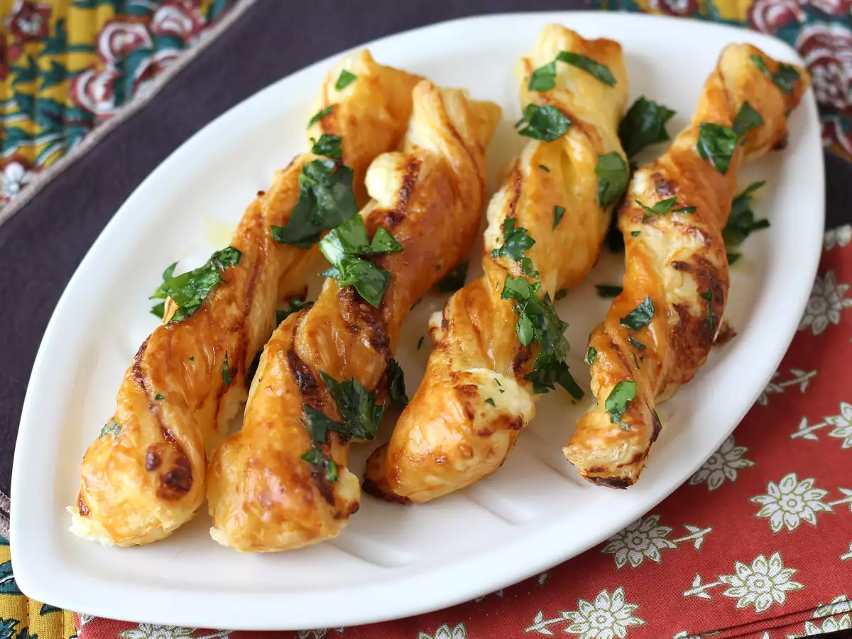 Torcidos de queijo de massa folhada na Air Fryer - foto 4