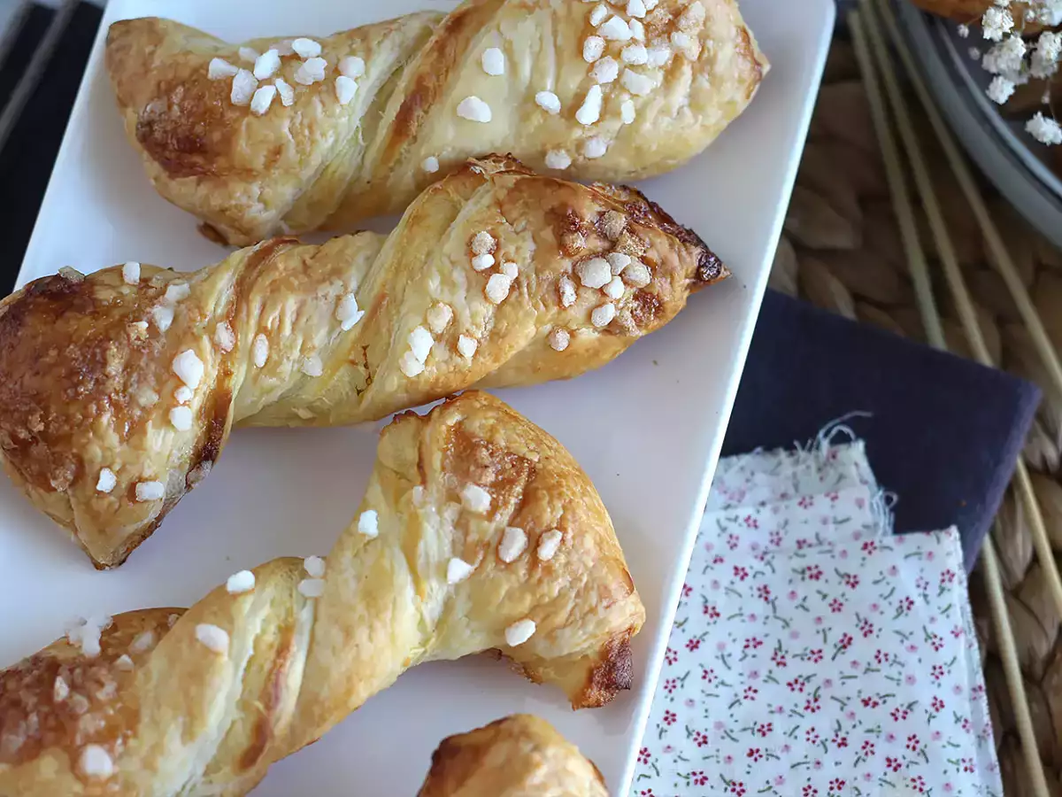 Torcidos folhados e recheados com creme pasteleiro - foto 2