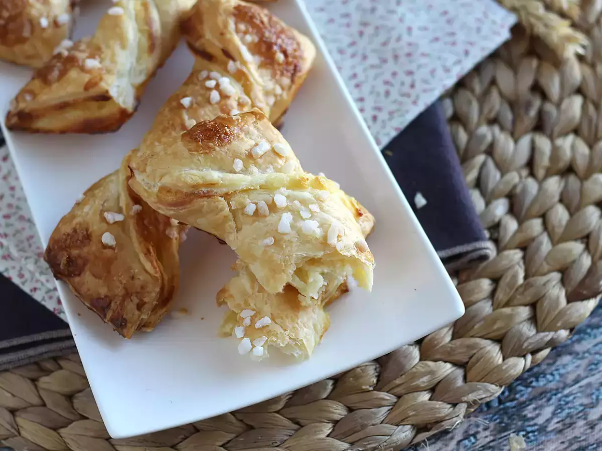 Torcidos folhados e recheados com creme pasteleiro - foto 4