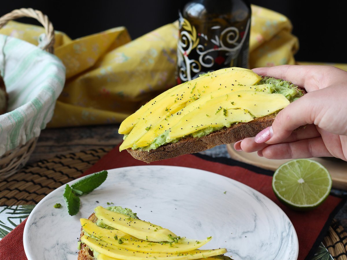Torrada de abacate com manga e limão: uma receita fresca, rápida e saborosa - foto 2