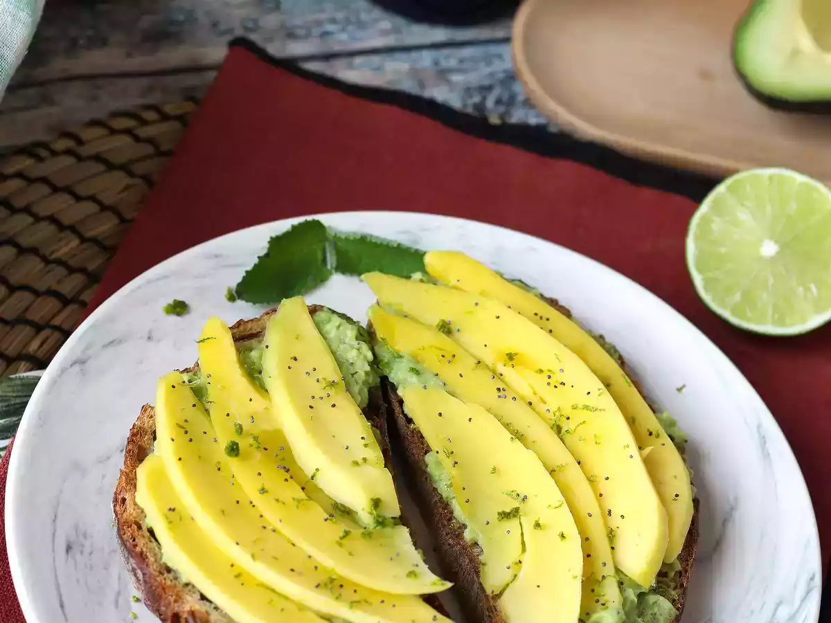 Torrada de abacate com manga e limão: uma receita fresca, rápida e saborosa - foto 3