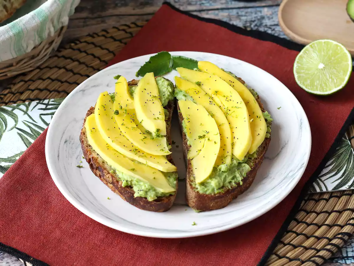 Torrada de abacate com manga e limão: uma receita fresca, rápida e saborosa - foto 4