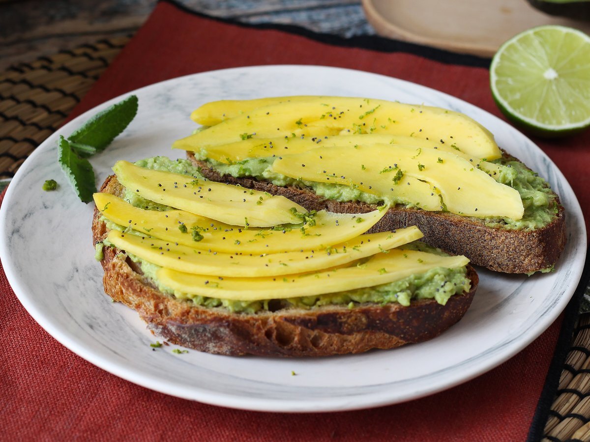 Torrada de abacate com manga e limão: uma receita fresca, rápida e saborosa - foto 5