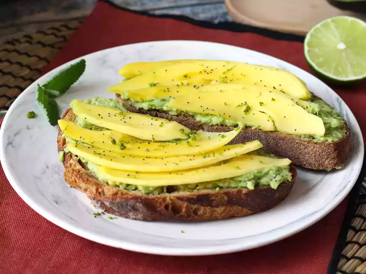 Torrada de abacate com manga e limão: uma receita fresca, rápida e saborosa - foto 5
