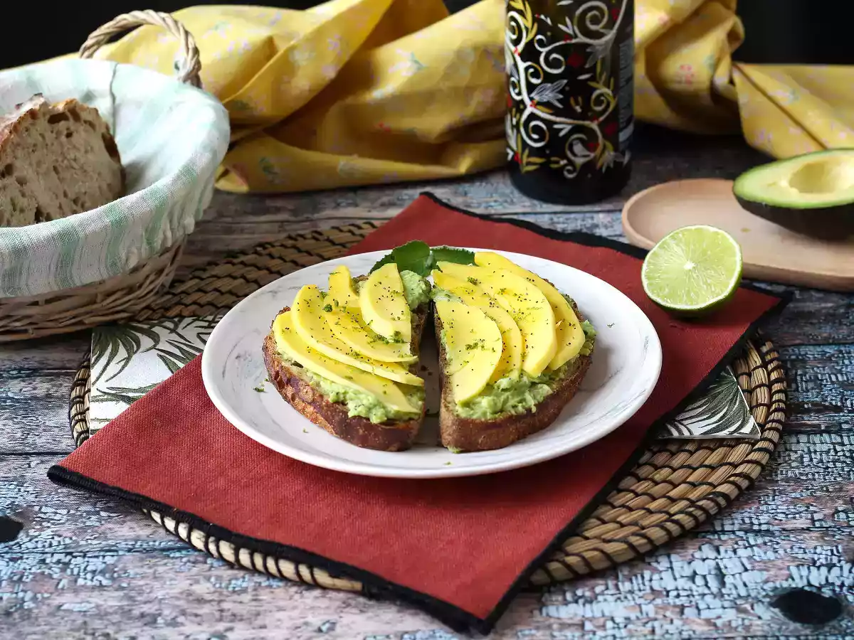 Torrada de abacate com manga e limão: uma receita fresca, rápida e saborosa - foto 6