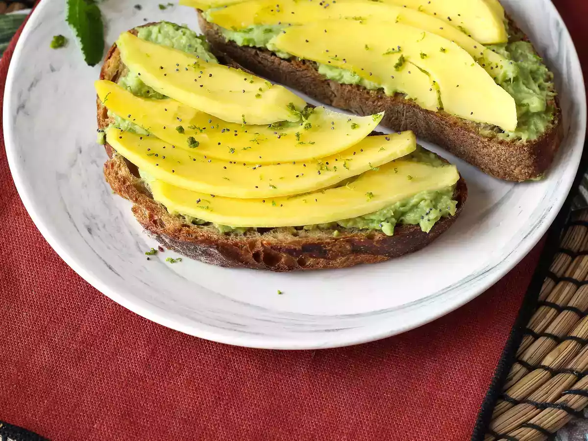 Torrada de abacate com manga e limão: uma receita fresca, rápida e saborosa - foto 7