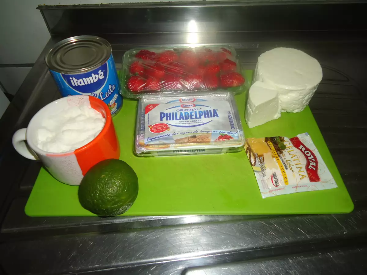 Torta cheesecake de morango com chantilly - foto 5