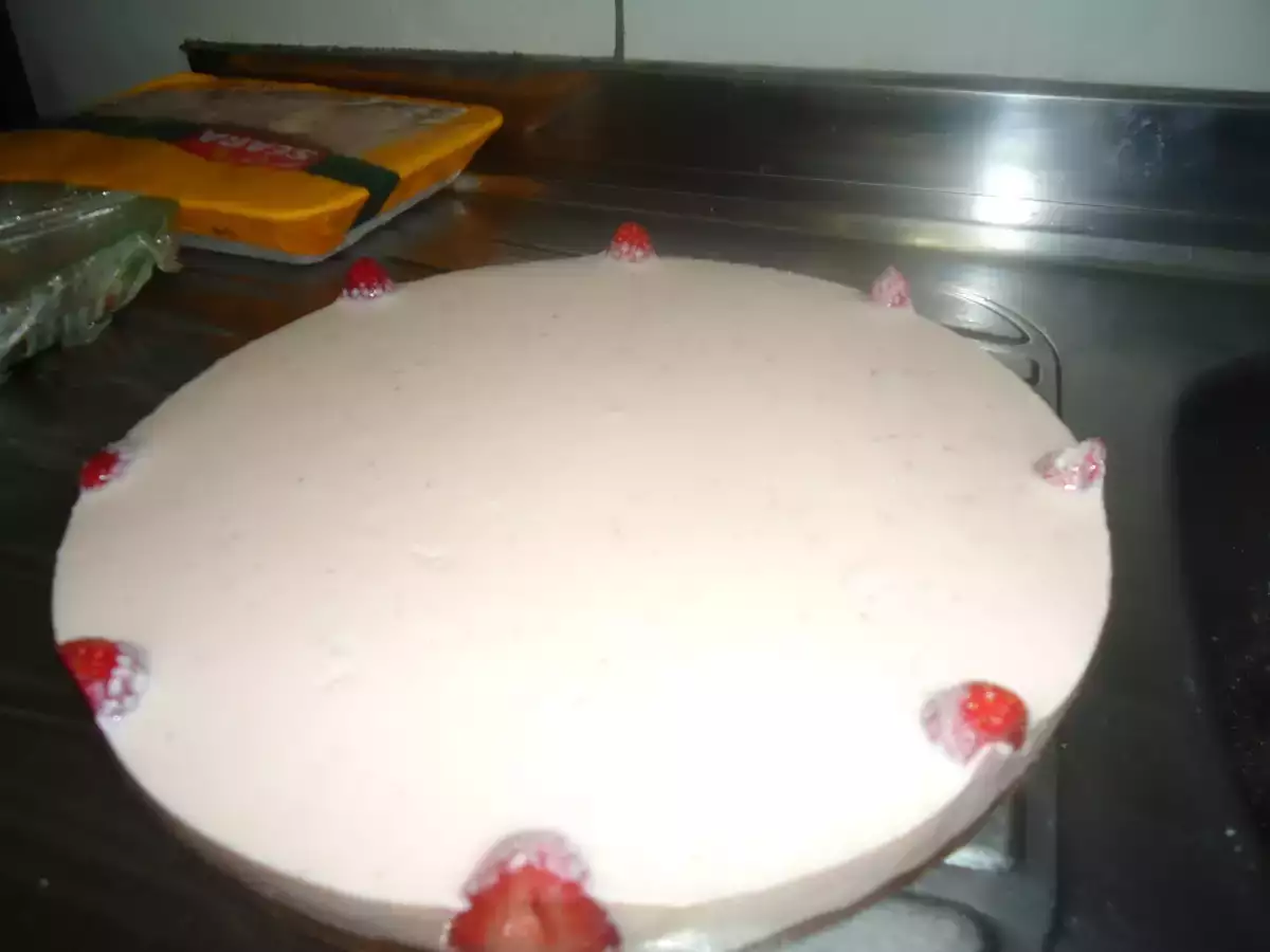 Torta cheesecake de morango com chantilly - foto 9
