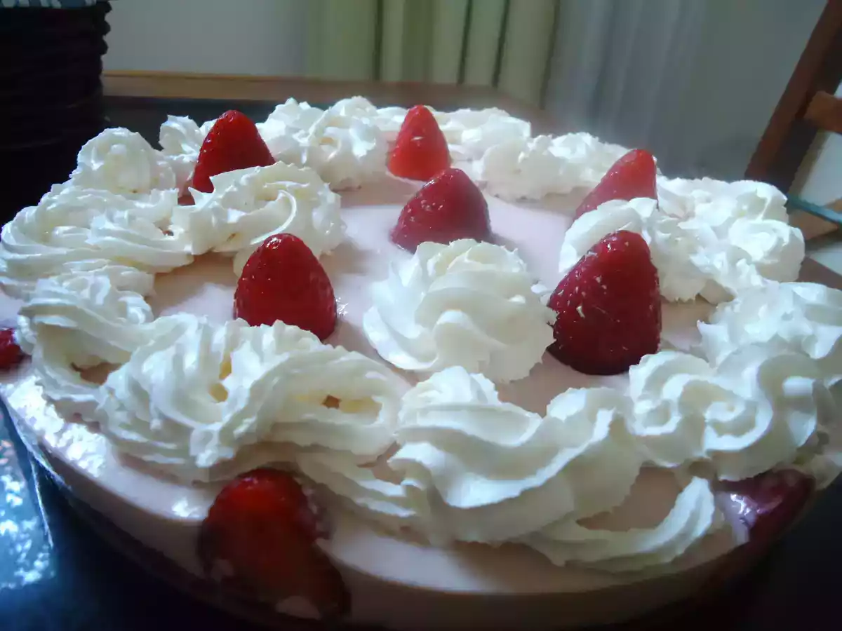Torta cheesecake de morango com chantily