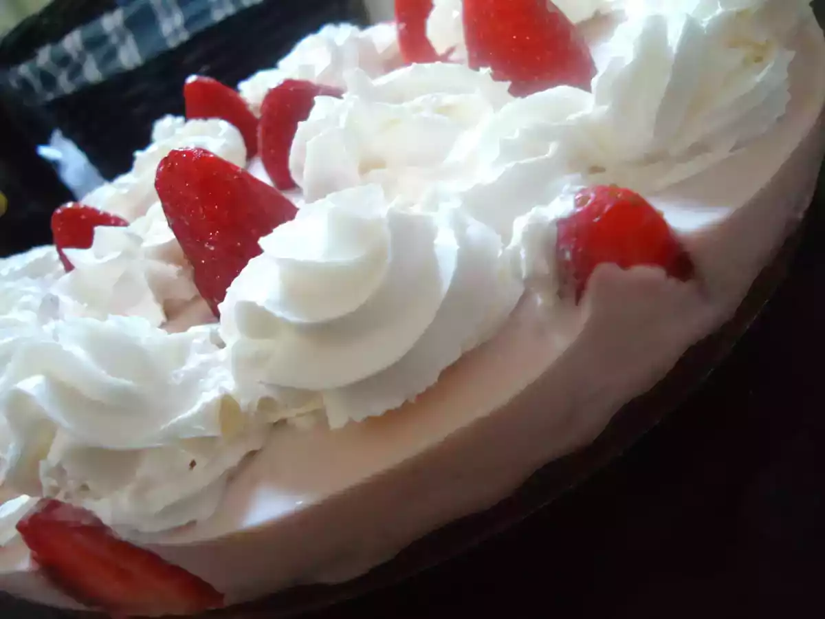 Torta cheesecake de morango com chantily - foto 3