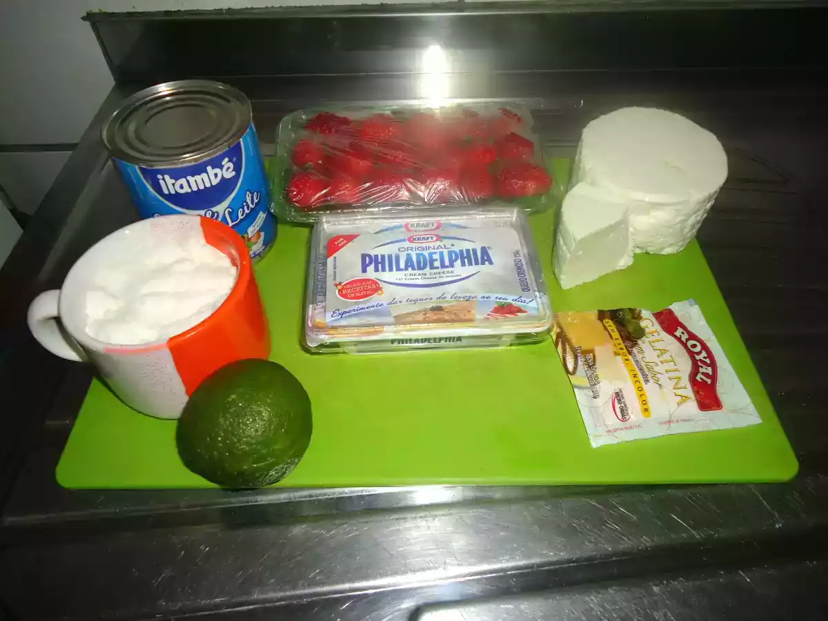 Torta cheesecake de morango com chantily - foto 5