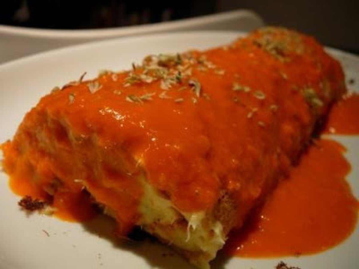 Torta de bacalhau com molho de tomate