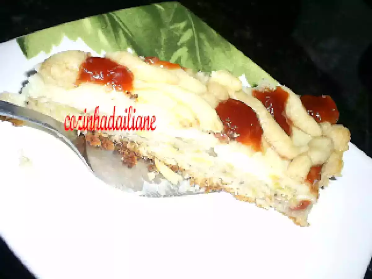 Torta de banana e goiaba