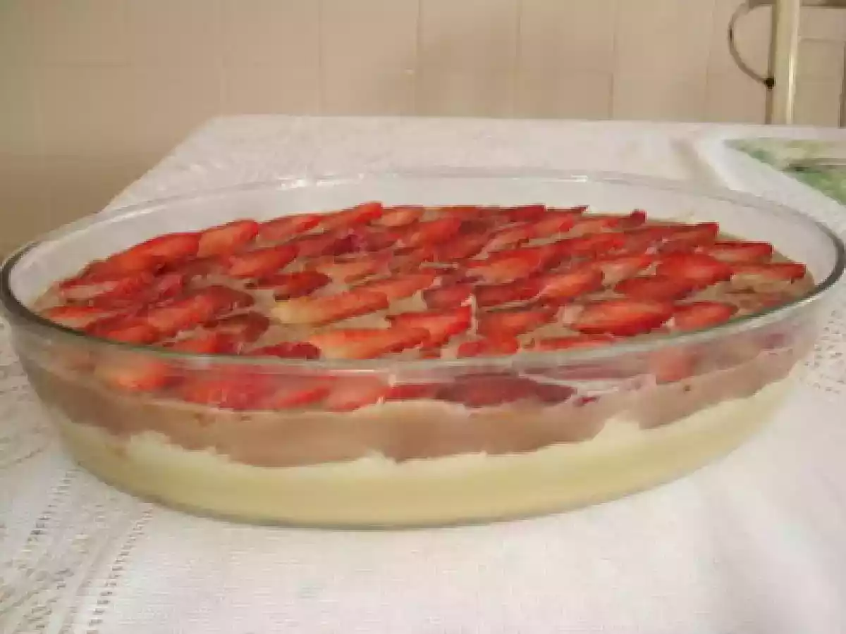 TORTA DE BOMBOM COM MORANGO - foto 2