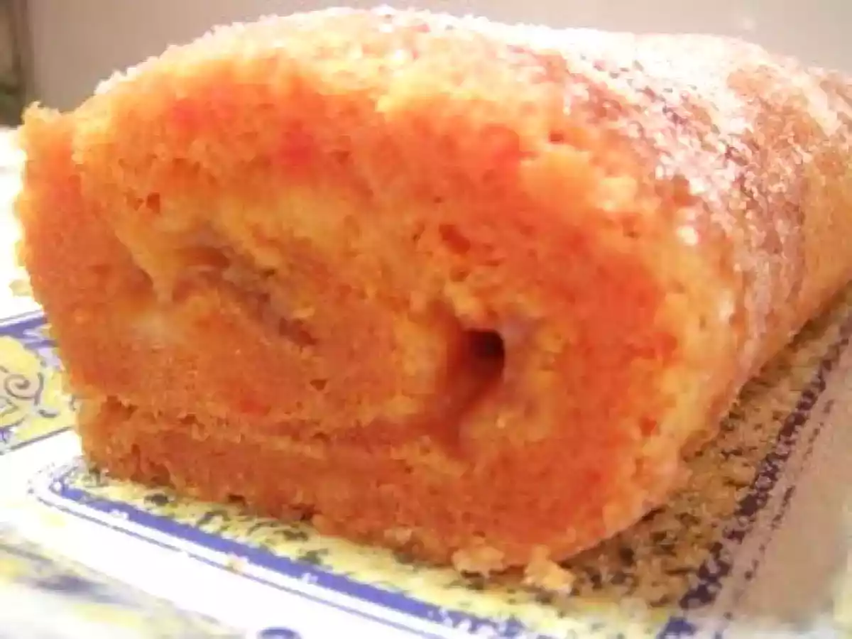 Torta de Cenoura Recheada com Doce de Ovos