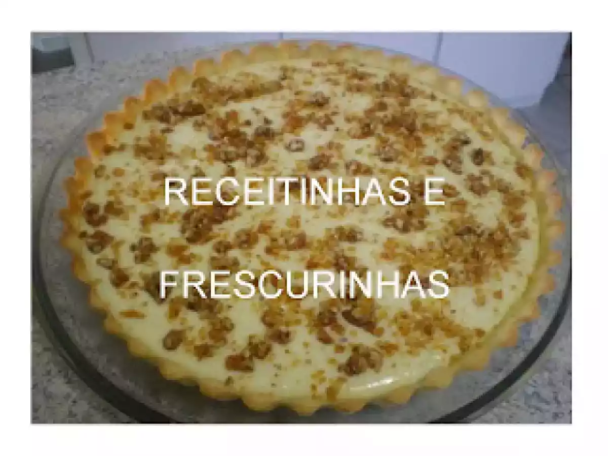 Torta de creme com crocante de nozes