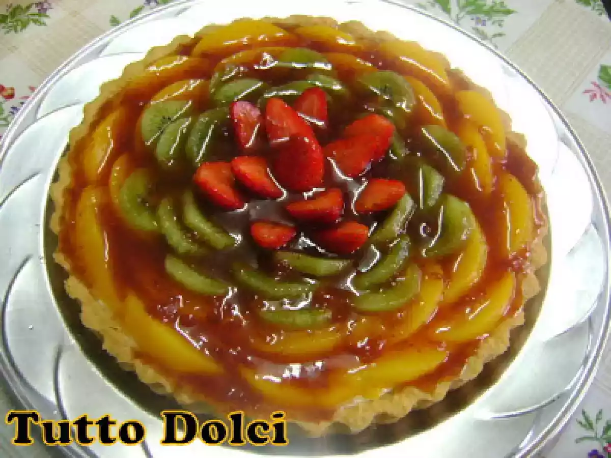 TORTA DE FRUTAS COM CREME E MASSA BRISÉE