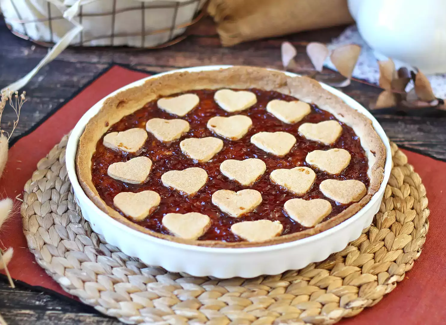 Torta de geleia de morango com massa quebrada amanteigada