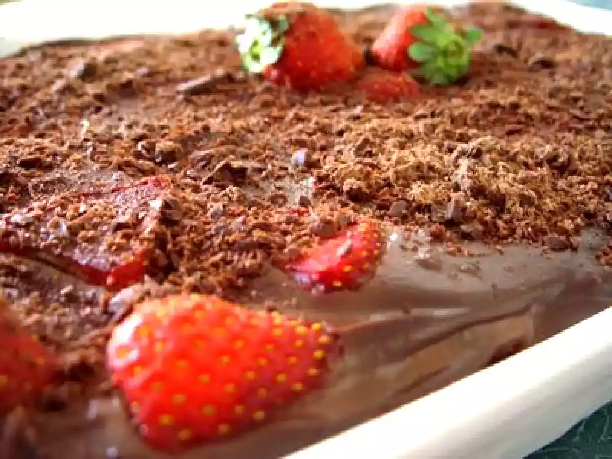 TORTA DE MORANGO COM CHOCOLATE