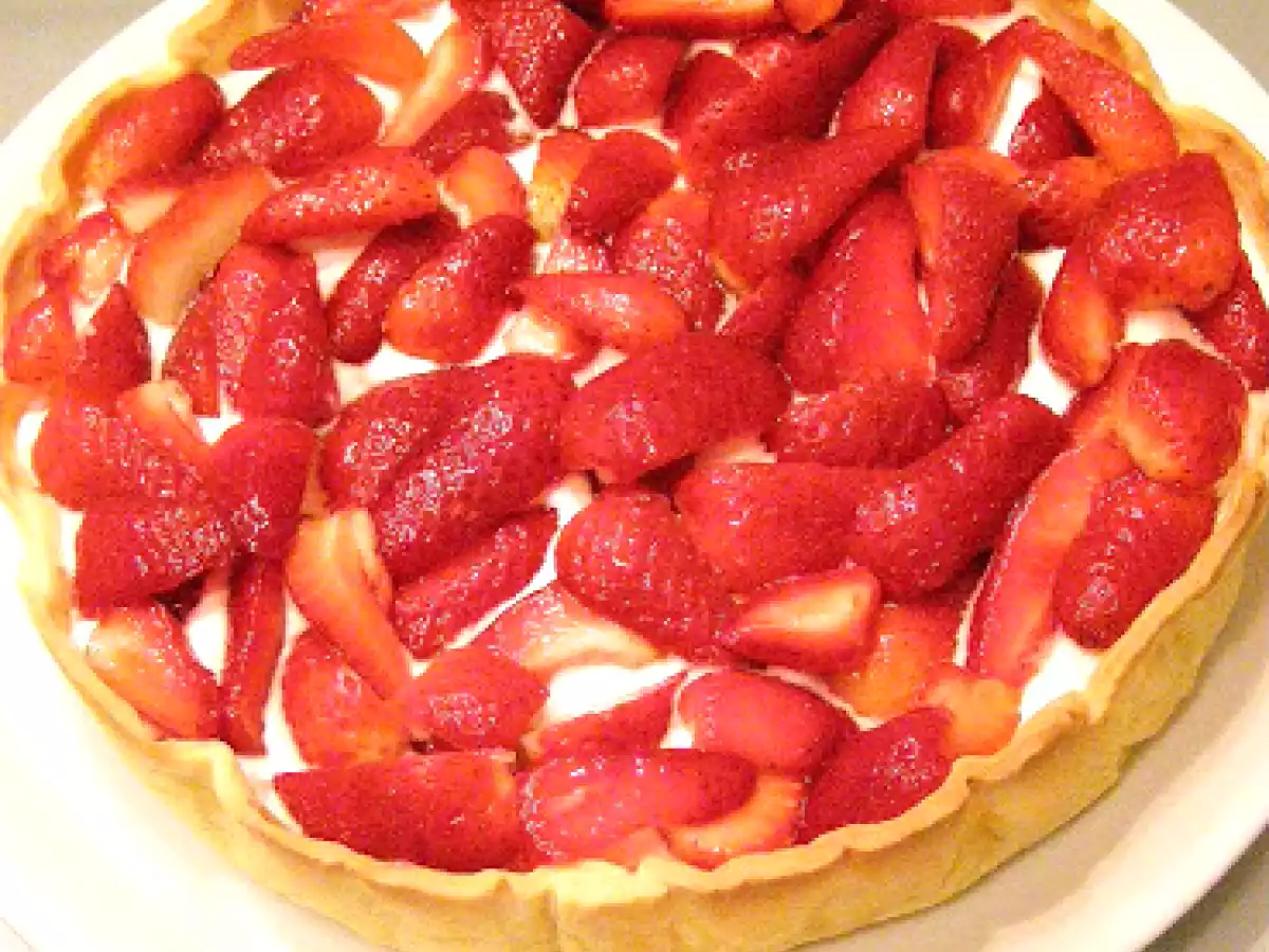 Torta de morango com creme chantilly