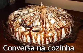Torta mesclada com creme suiço