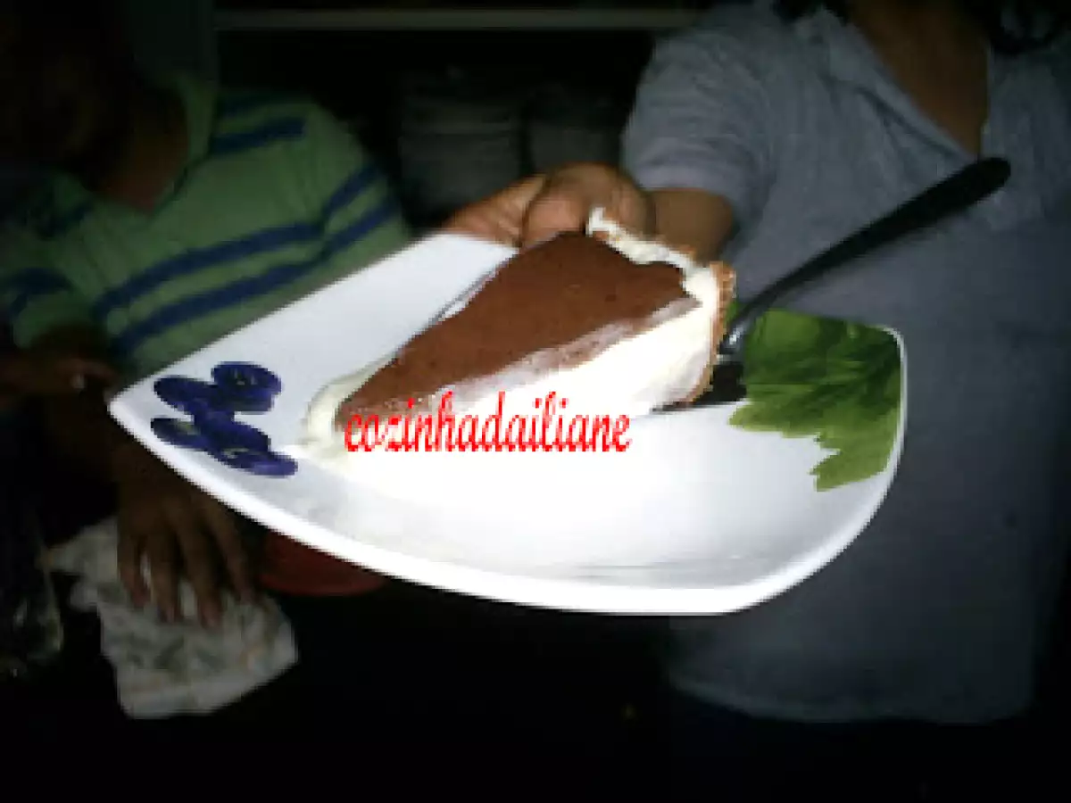 Torta mousse de cupuaçu com cobertura de mousse de chocolate - foto 3