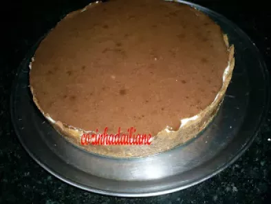 Torta mousse de cupuaçu com cobertura de mousse de chocolate