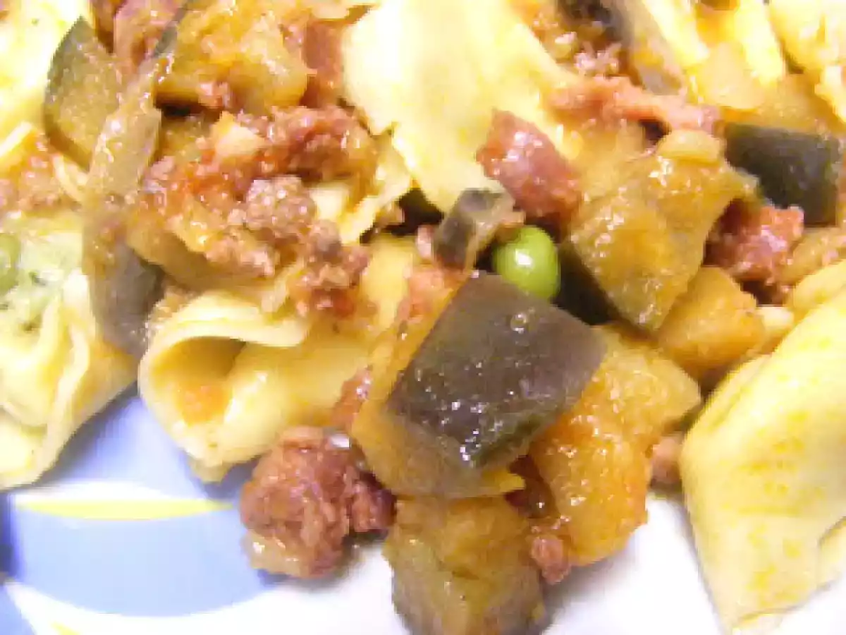 Tortellini com carne e beringela