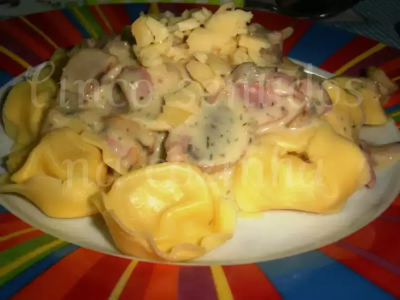 Tortellini com cogumelos e fiambre em molho de queijo - foto 2