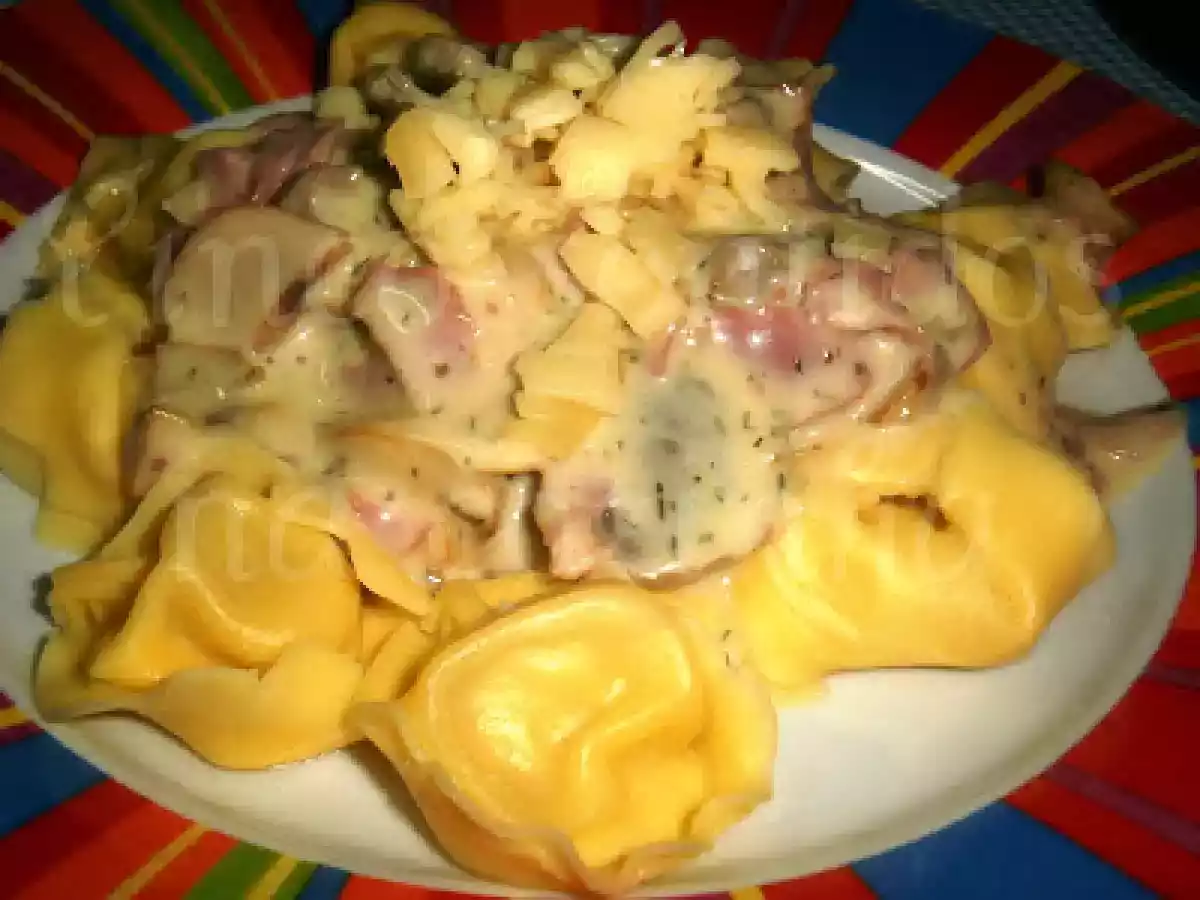 Tortellini com cogumelos e fiambre em molho de queijo - foto 3