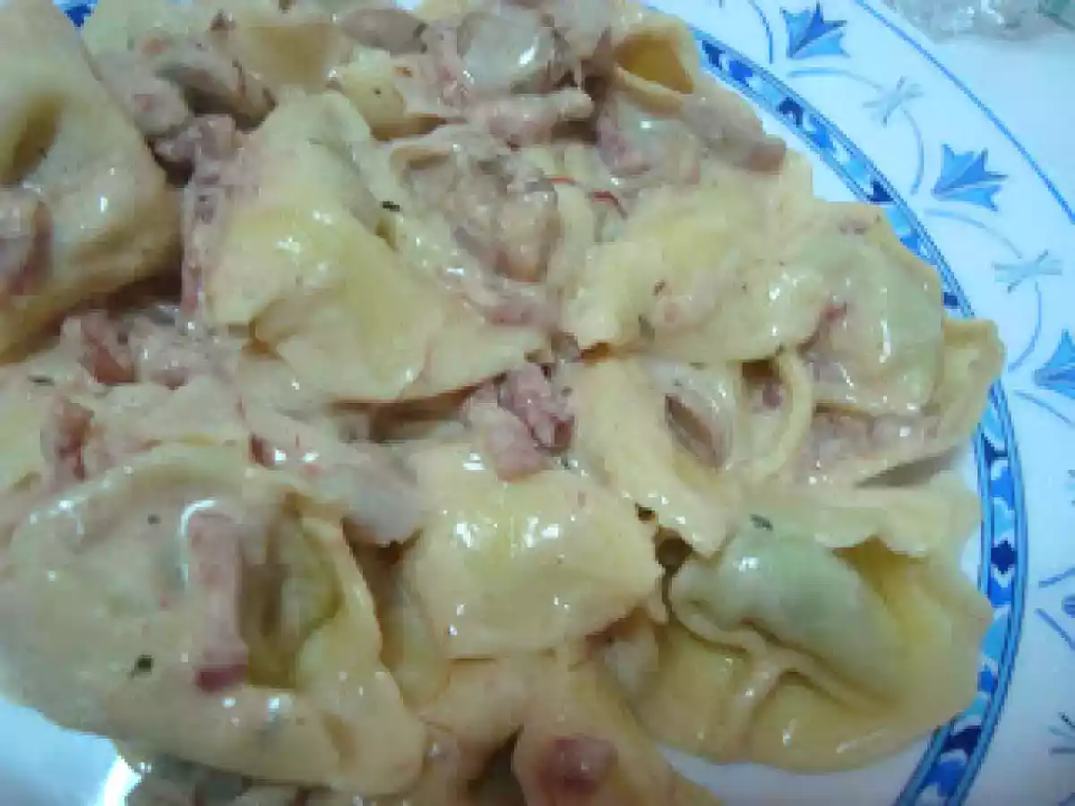 Tortellini de espinafres e ricotta com cogumelos, bacon e alheira - foto 2