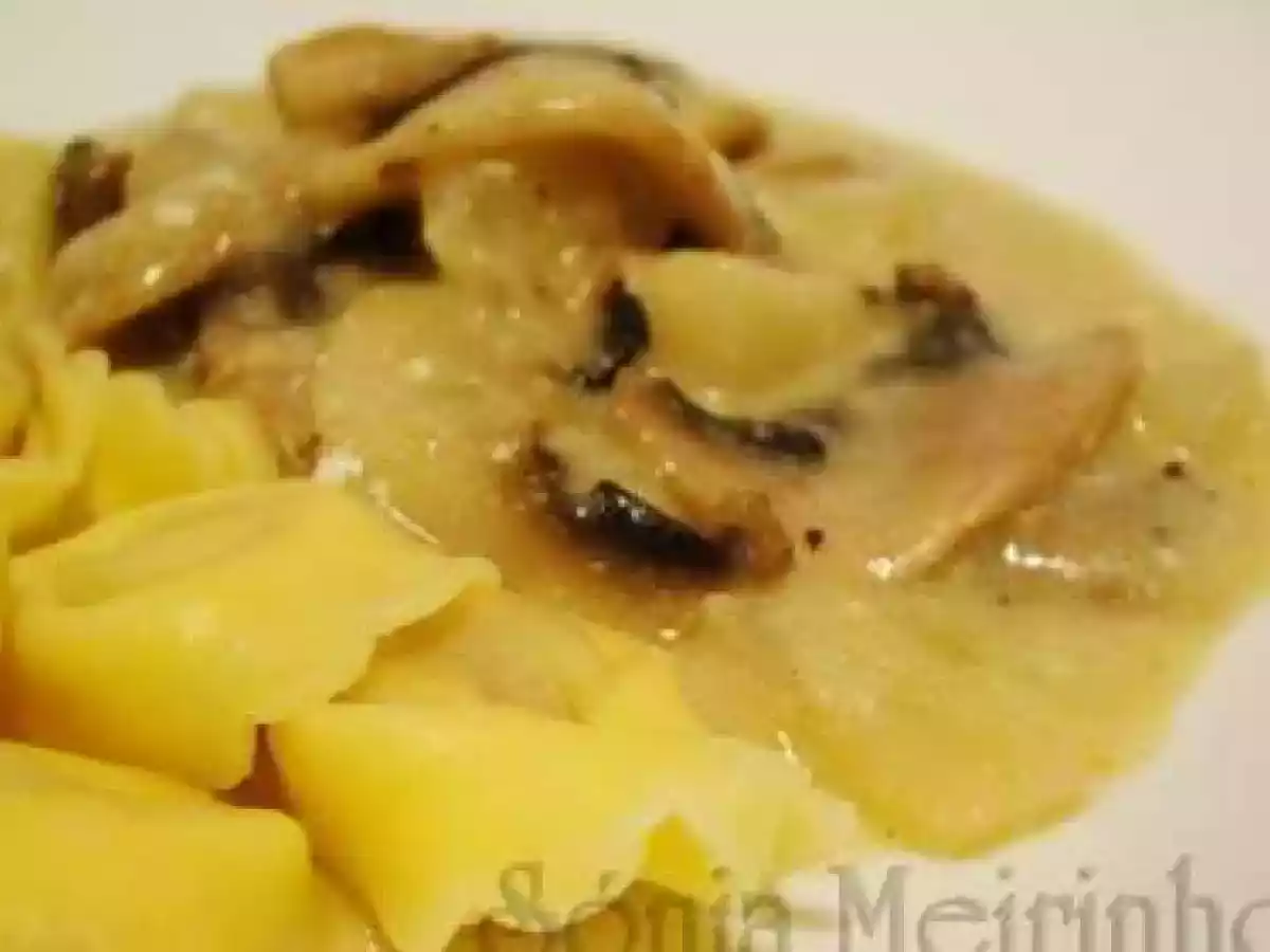Tortellini de Presunto com Molho de Cogumelos e Ananás - foto 2