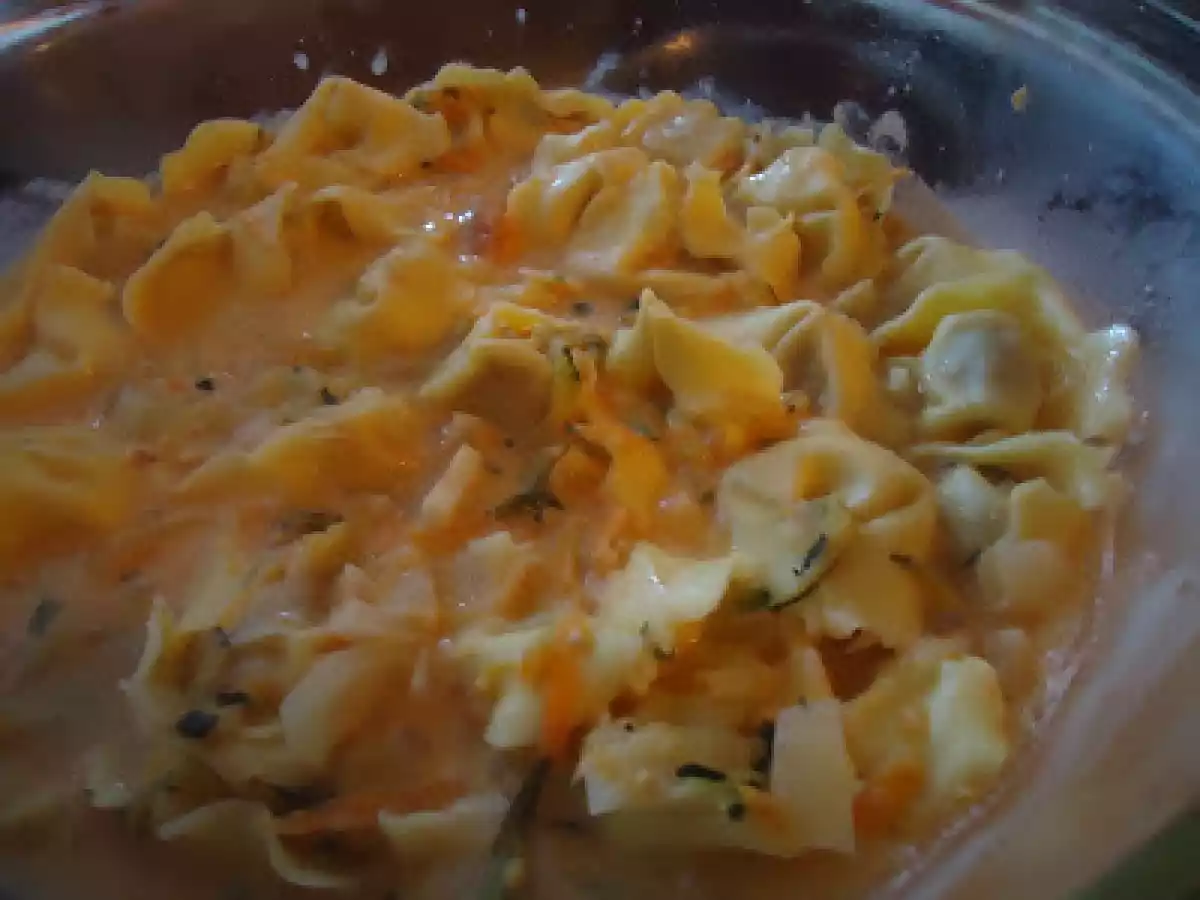 Tortellini recheado com presunto e queijo edam envolvido em natas carbonara - foto 6